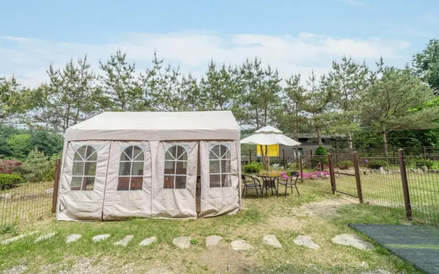 Hoengseong Withpet Village