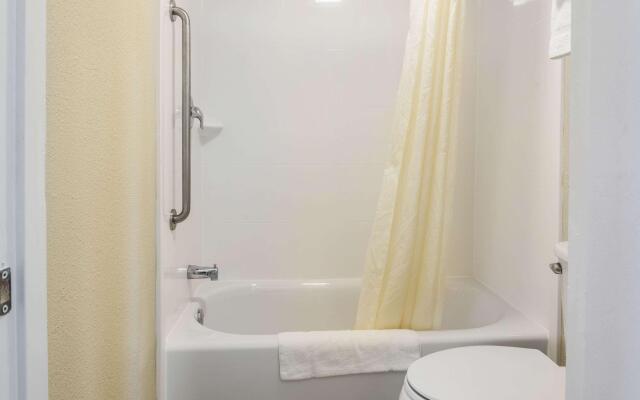 Econo Lodge Freeport - Brunswick Area