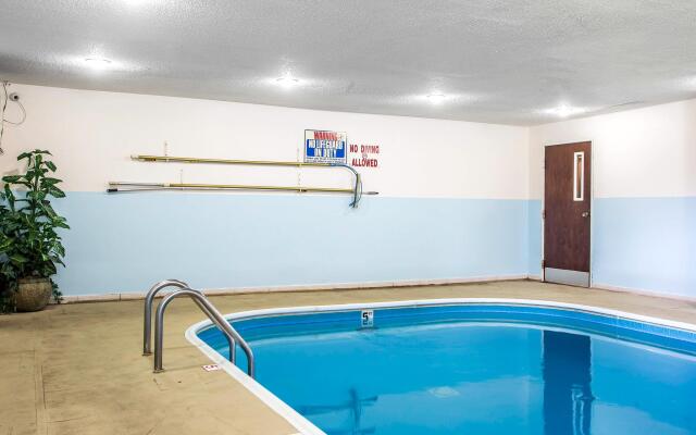 Comfort Suites near I-80 and I-94