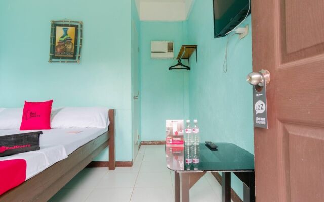 RedDoorz @ Dinagpan Street Coron