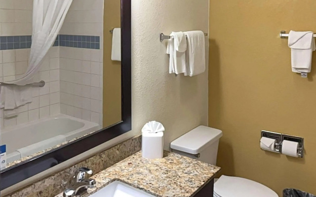 Quality Inn & Suites Farmington