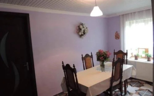 Roza Guesthouse