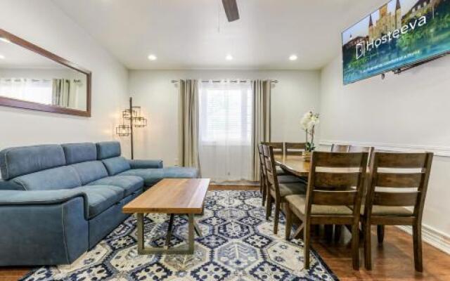 Elegant 4BR Condo in Downtown