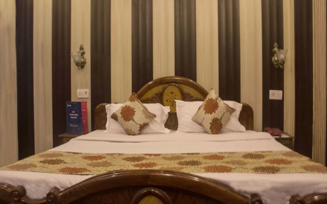 OYO 6370 Hotel Golden Woods