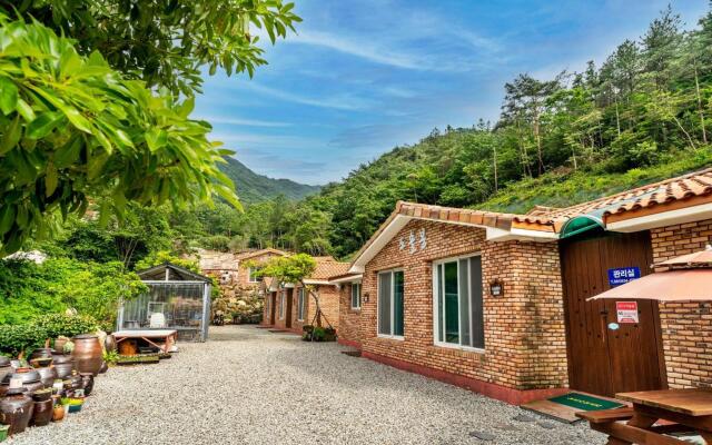 Haenam Duryunsan Tourist Pension
