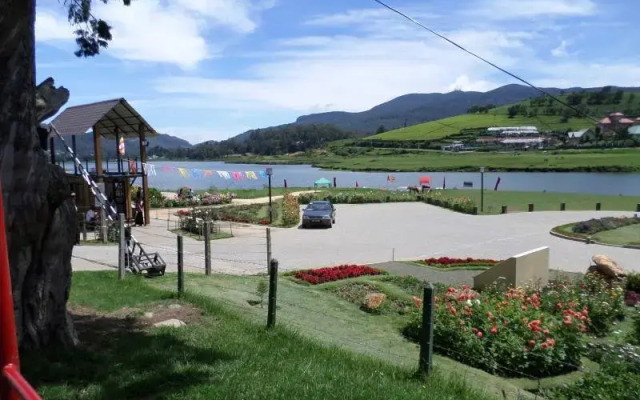 Maples Holiday Resort