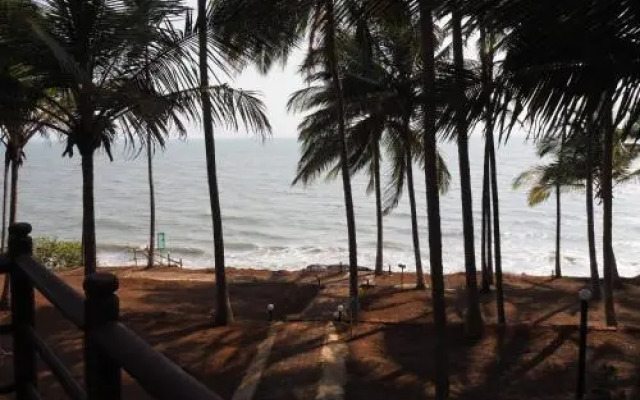 Kan Bay Beach Resort