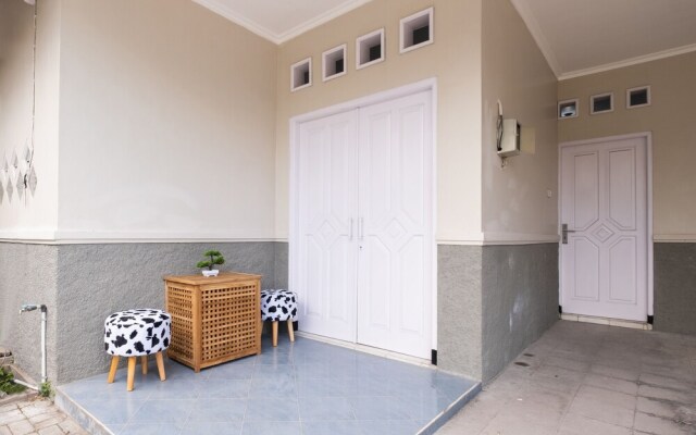 Roemah Hijaubiru by OYO Rooms
