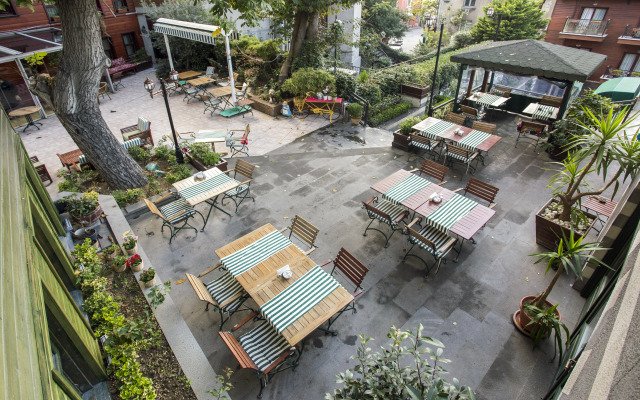 Rose Garden Suites