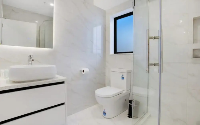 Style Serenity Townhouse with Parking