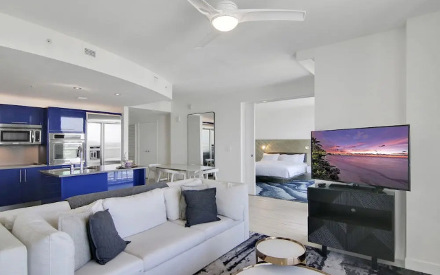 Sapphire Suite Beachfront, Gym + Pool!