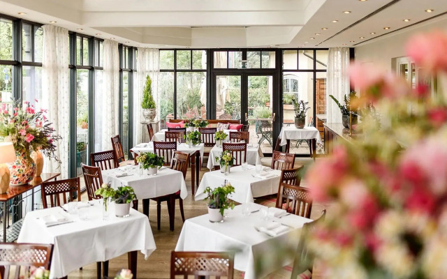 Bauer Hotel & Restaurant