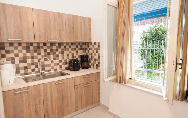 Fabulous Apartment Across Flisvos