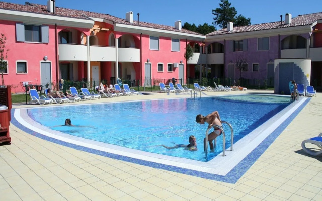 Bright Apartment With Swimming Pool
