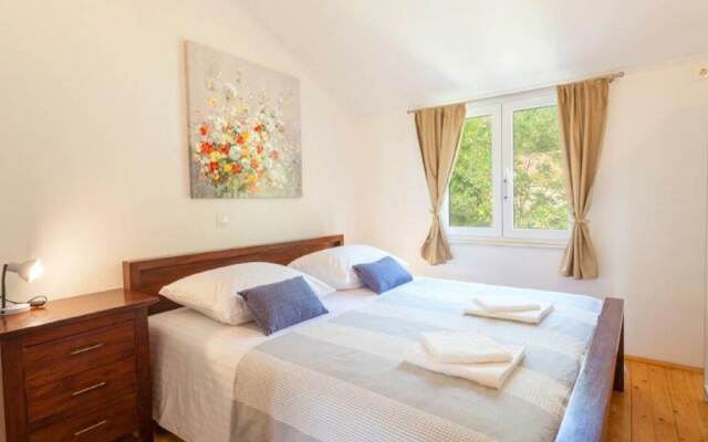 Gorgeous Villa in Tučepi with Private Swimming Pool