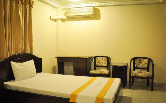 Navi Hotel Etown