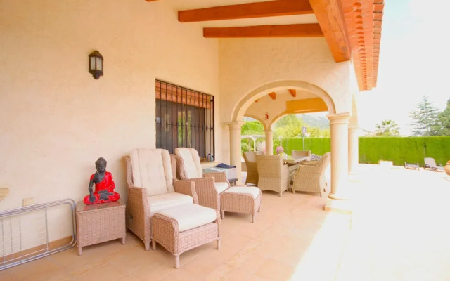Fanila in J vea With 4 Bedrooms and 3 Bathrooms