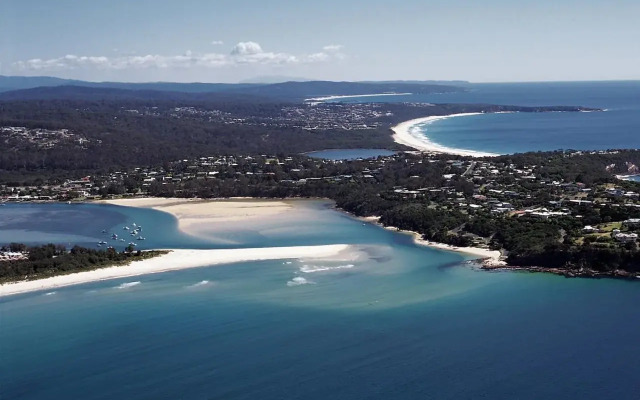 Black Dolphin Motel & Apartments