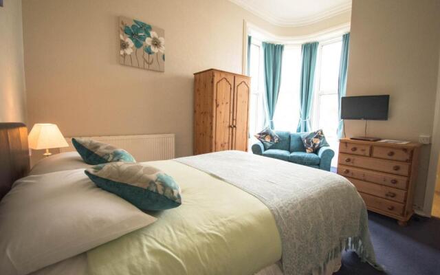 Pinegrove Hotel