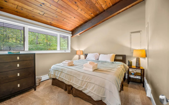 Alpine Court Chalet 4 Bedroom Home