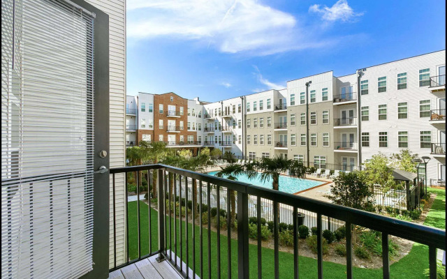 Pelicanstay At NOLA Mid City