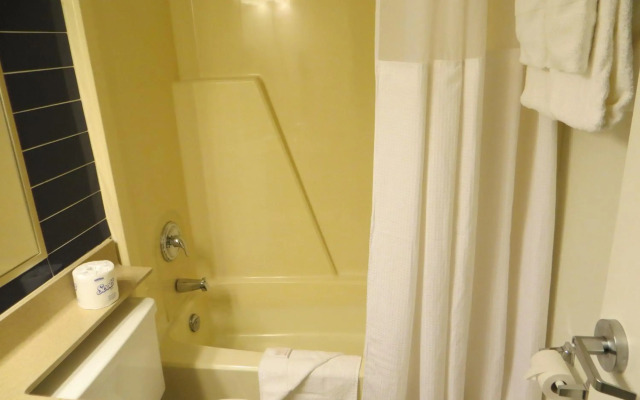 Travelodge by Wyndham Edmonton West