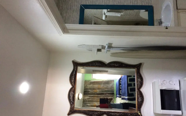 Crown Motel