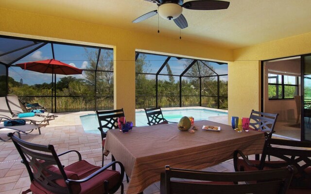 Alisa's Dream Villa on the Canal