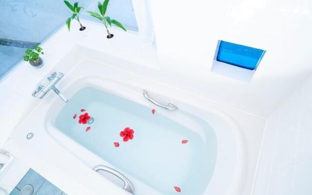 Blue moon in Sesokojima