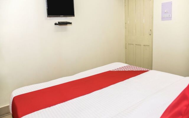 OYO 14606 Holiday Inn