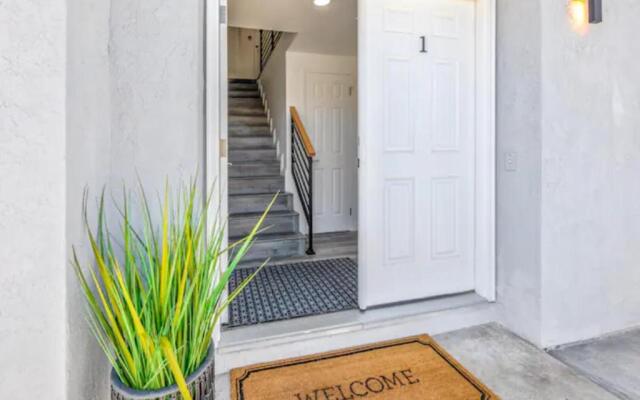 LuxuryTownhome.3Blks2Beach.E-Bikes.75”4kTV