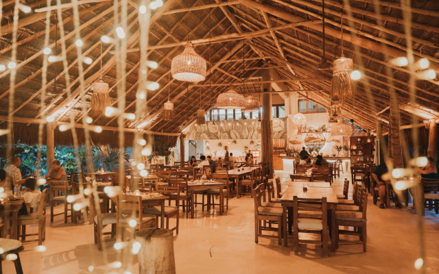Petit Lafitte Hotel