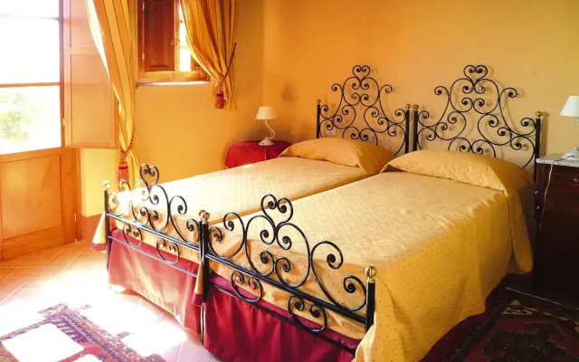 Estate in Monte Serra With Pool & Olive Views