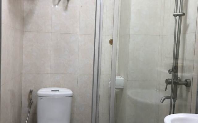 Cat Ba Central Hotel II - Hostel