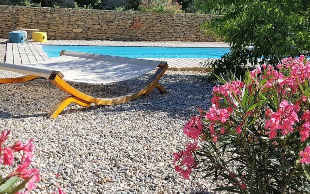 2 Tastefully Furnished Gites With Private Pool, 1km From Faucon