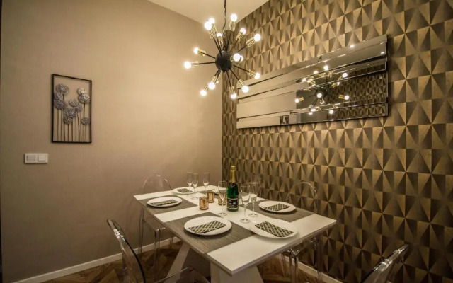 Executive Bright Apt. by Ruterra