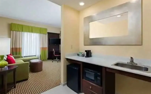 Hampton Inn & Suites Williamsport-Faxon Exit