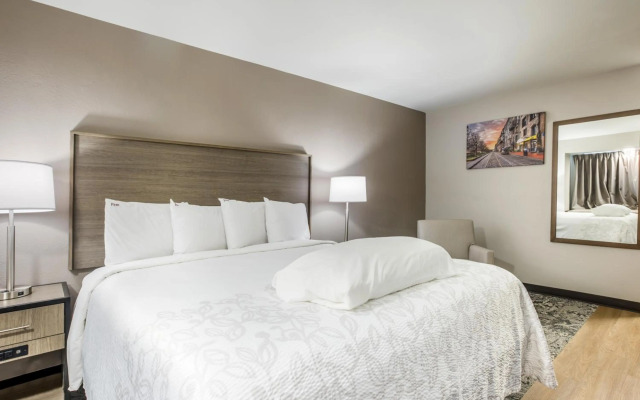 Red Roof Inn PLUS+ & Suites Savannah - I-95