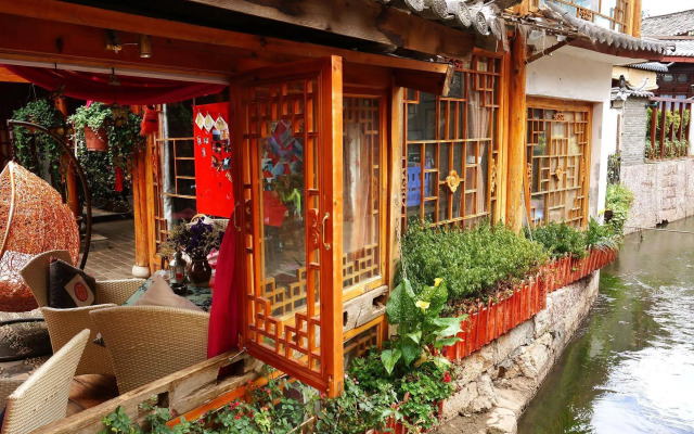 Lijiang Waterfront Inn