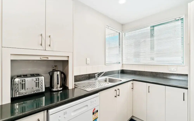 Lakefront Living At Remarkables - West