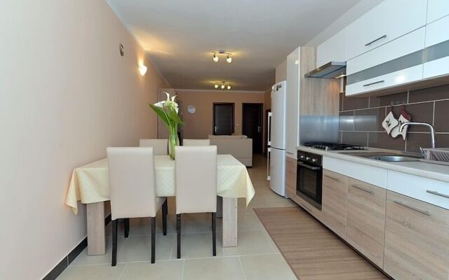 Apartment 640