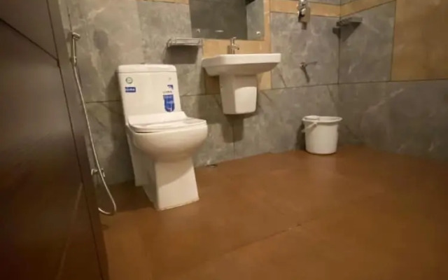 Lakefront Home Hotel