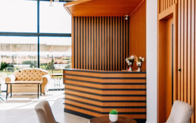 Cezar's Airport Hotel