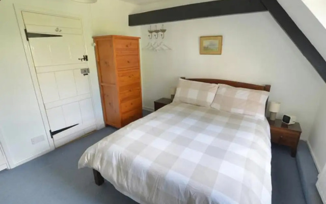 Pleasant holiday home in Horning with pond