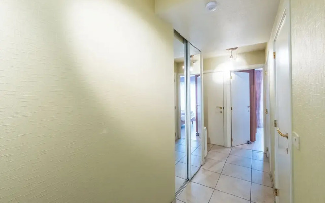 Apartment on the First Floor for Family