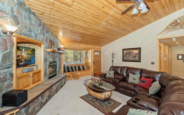 007 - The Log Cabin Getaway