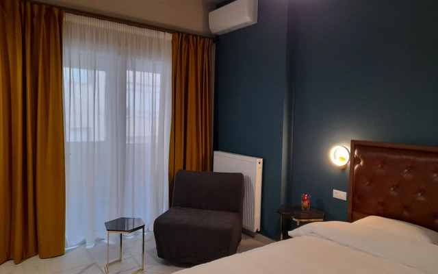 Black Onyx Comfort Suites