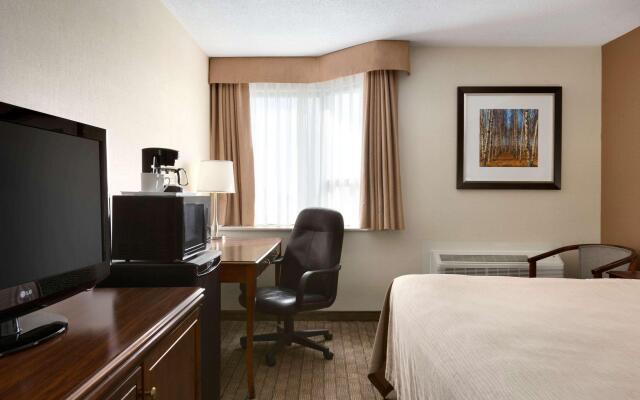 Travelodge by Wyndham Toronto East