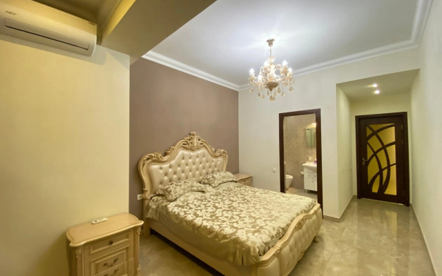 Teryan street 3 bedrooms Luxury and Unique apartment TT777