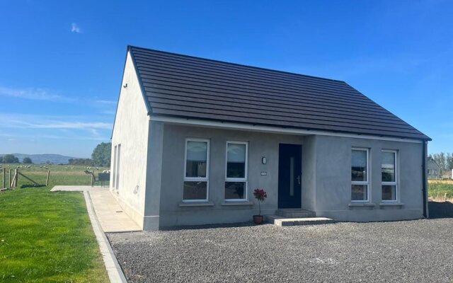 Charming 2-bed Cottage in County Derry